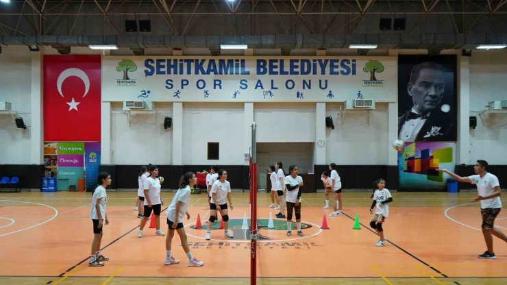 Şehitkamil Yaz Spor Akademisinde 8 Ayrı Branşta Eğitimler Devam Ediyor