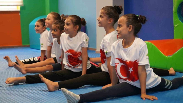 Şehitkamil Yaz Spor Akademisinde 8 Ayrı Branşta Eğitimler Devam Ediyor