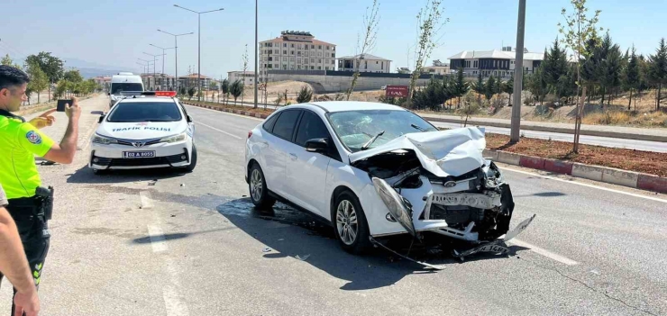 Adıyaman’da İki Otomobil Çarpıştı: 2 Yaralı