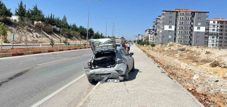 Adıyaman’da İki Otomobil Çarpıştı: 2 Yaralı