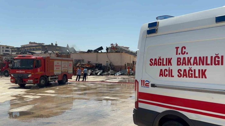 Gaziantep’te Meslek Lisesindeki Yangın Söndürüldü