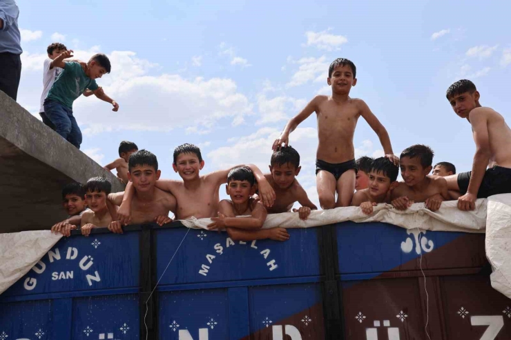 Havuz Yoksa Römork Var: Diyarbakır’da Yaz Neşesi Kendi İmkanlarıyla Geldi