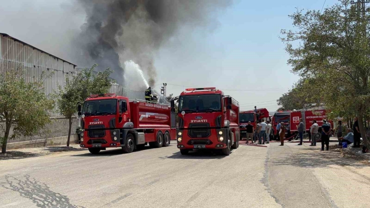 Gaziantep’te Halı Fabrikasındaki Yangın Kontrol Altına Alındı