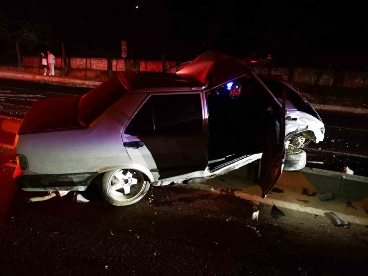 Malatya’da İki Araç Çarpıştı: 3 Yaralı