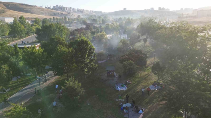 Gaziantep’te Sıcaktan Bunalan Vatandaşlar Şahinbey Parklarında Serinliyor