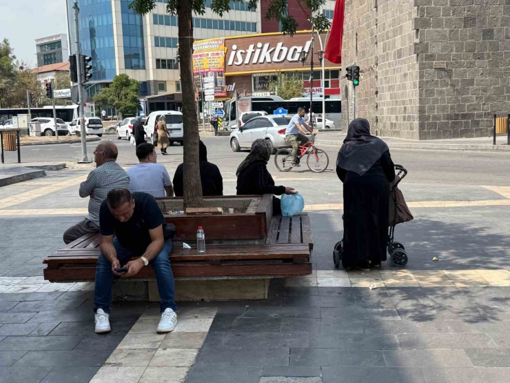 Diyarbakır’da Sıcaklıklarla Birlikte Hastanelere Başvurular Arttı