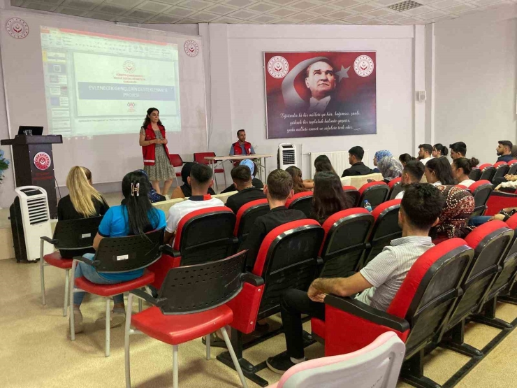 Besni’de 16 Çifte Evlilik Öncesi Eğitim Verildi