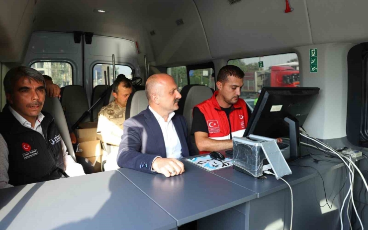 Vali Varol, Mobil Göç Noktası Araçlarını İnceledi