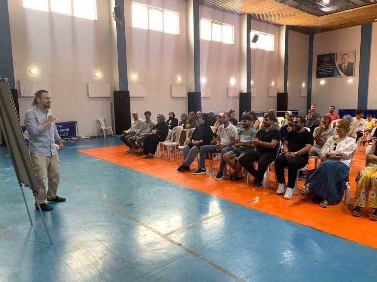 Malatya’da Gençlik Liderlerine Yönelik "sahne Sizin" Eğitimi