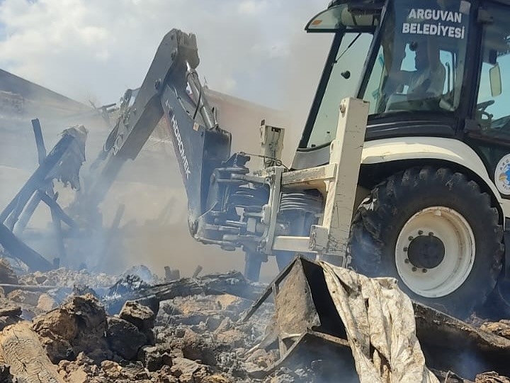 Malatya’da Ahır Yangını: 10 Küçükbaş Hayvan Telef Oldu