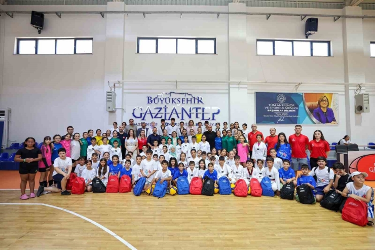 Başkan Şahin, Yaz Okulları’ndan Yararlanan Çocuklarla Bir Araya Geldi