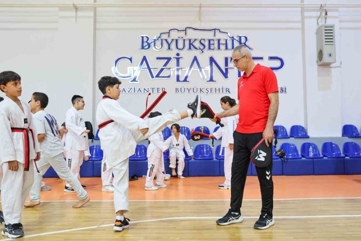 Başkan Şahin, Yaz Okulları’ndan Yararlanan Çocuklarla Bir Araya Geldi