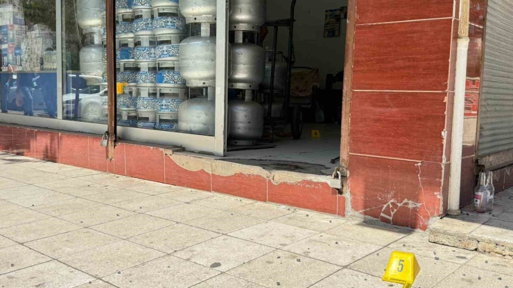 Diyarbakır’da Silahlı Kavgada Facianın Eşiğinden Dönüldü: Kurşunlar Tüp Dolu Dükkana İsabet Etti