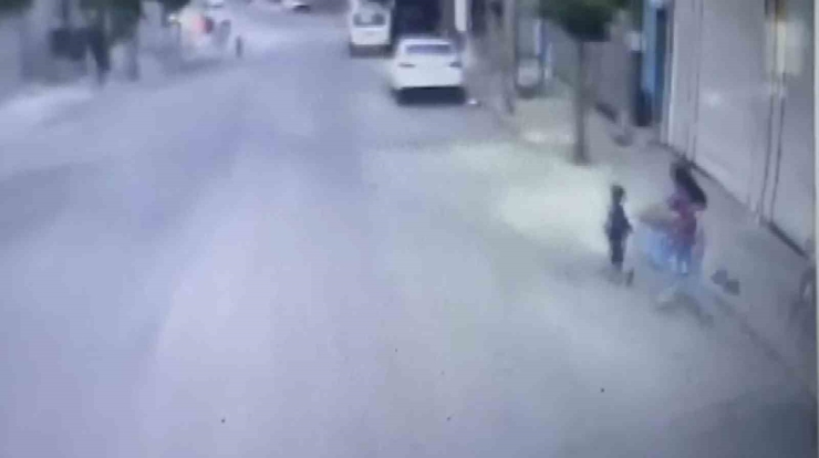 Otobüsün Altında Kalan 3 Yaşındaki Çocuk Hayatını Kaybetti