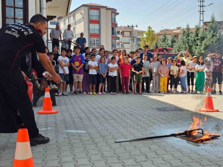 Büyükşehir Semt Konaklarında Deprem Ve Yangın Eğitimi