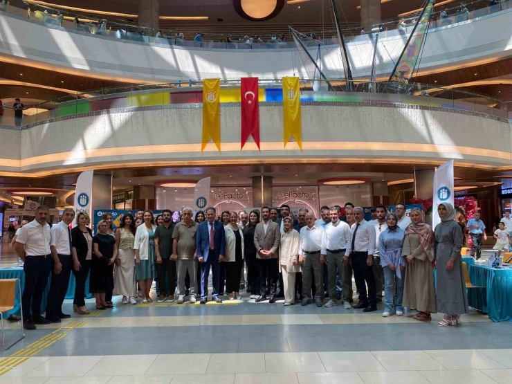 İnönü Üniversitesi Tercih Ve Tanıtım Günleri Malatyapark Avm’de Başladı