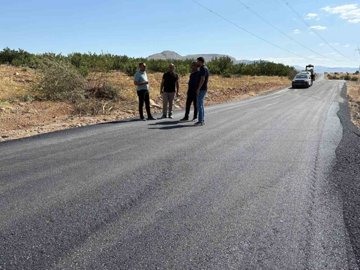 Akçadağ’da Grup Yolu Çalışmaları Devam Ediyor