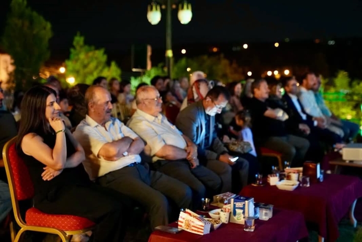 Darende’de Yazlık Sinema Günleri Başladı