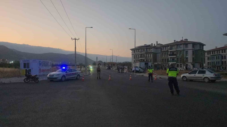 Gaziantep’te Motosiklet İle Araç Çarpıştı: 1 Ölü, 3 Yaralı