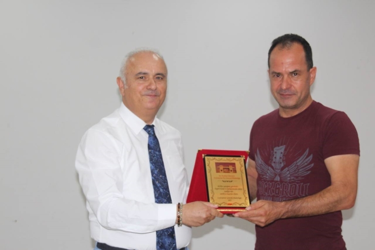 Gümrük Müdürüne Veda Yemeği
