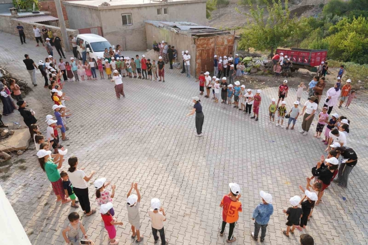 Ergani’nin 5 Mahallesinde ‘çocuk Köy Şenlikleri’ Düzenlendi
