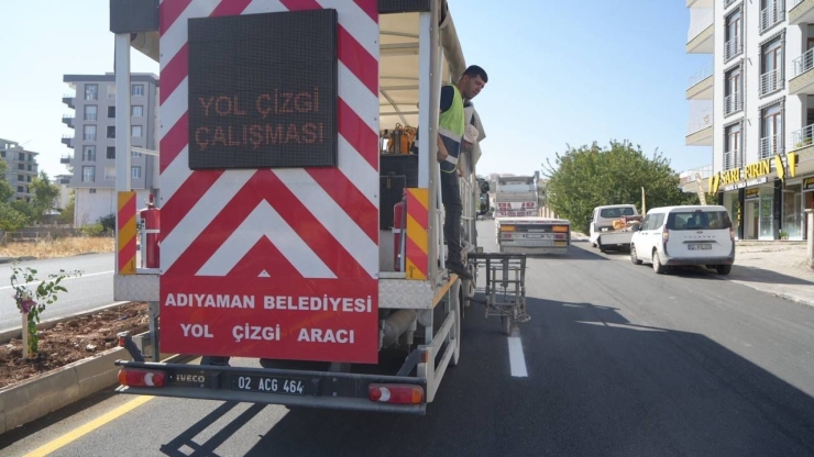 Çevre Yolunda Yol Çizgi Ve Tabela Düzenlemesi