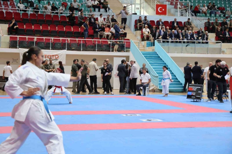 Bakan Bak: "diyarbakır’a Yaklaşık 3.5 Milyar Lira Spor Yatırımı, Tesis Yatırımı Yapacağız"