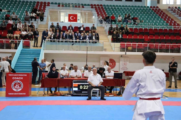 Bakan Bak: "diyarbakır’a Yaklaşık 3.5 Milyar Lira Spor Yatırımı, Tesis Yatırımı Yapacağız"