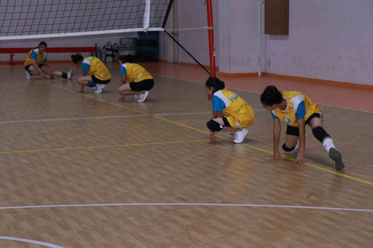 Haliliye Belediyesi Voleybolun Yıldızlarını Keşfediyor