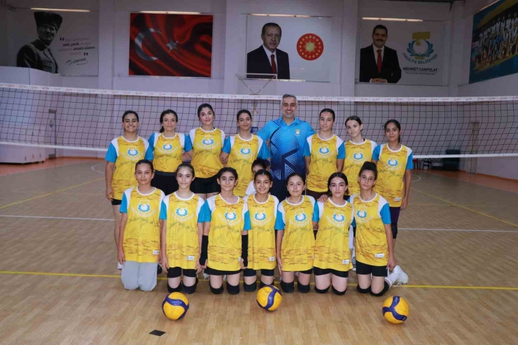 Haliliye Belediyesi Voleybolun Yıldızlarını Keşfediyor