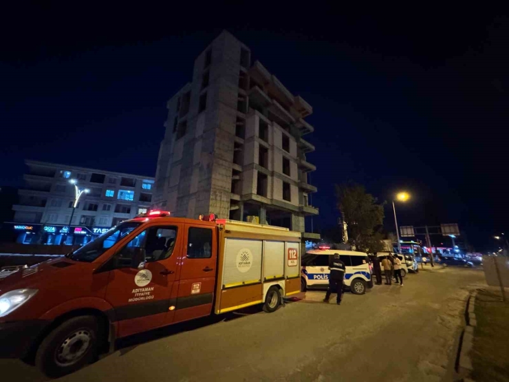 Trafik Cezasına Kızarak Binanın Tepesine Çıktı