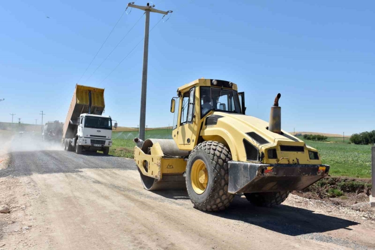 Diyarbakır’ın Çınar Ve Bismil İlçesini Birbirine Bağlayan Yol Asfaltlanıyor