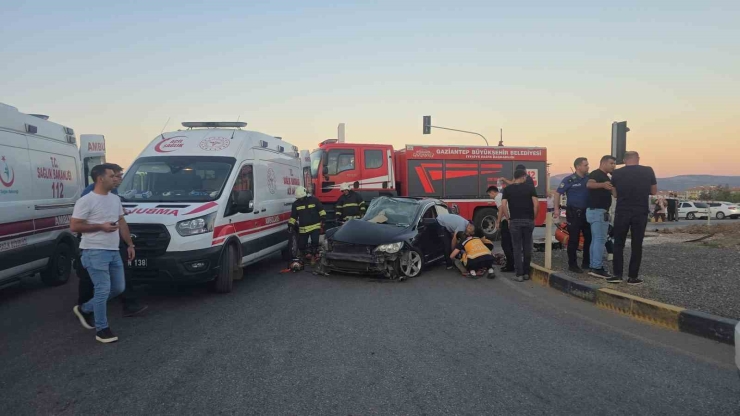 Kazada Yaralanan Kadın 40 Günlük Yaşam Savaşını Kaybetti: Nişanlı Çifti Ölüm Ayırdı