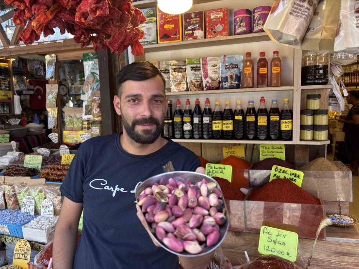Yeni Mahsul Antep Fıstığı Tezgaha İndi