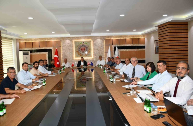 Malatya’da Kuru Kayısı Lisanslı Deposu Ve Borsası İçin İstişare Toplantısı
