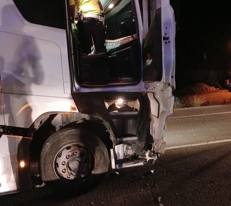 Malatya’da Tır İle Otomobil Çarpıştı: 3 Yaralı