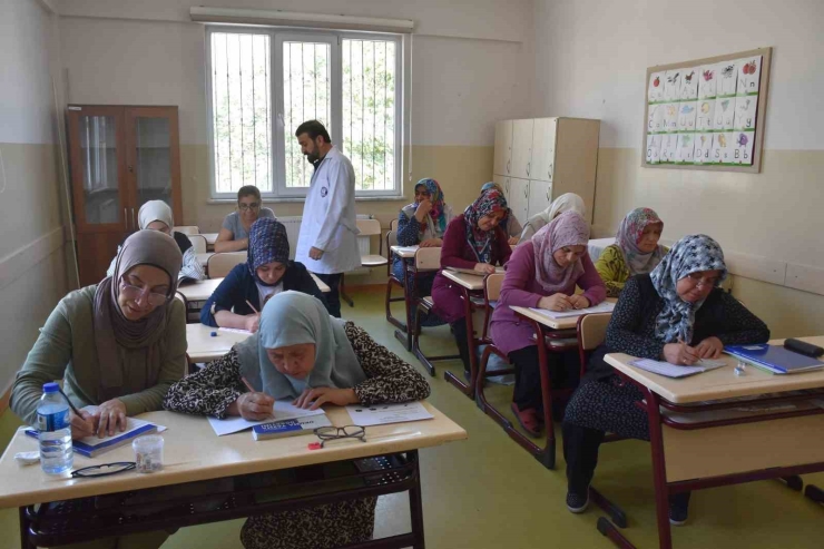 Şahinbey Belediyesi’nin Tesislerinde Okuma Yazma Öğreniyorlar