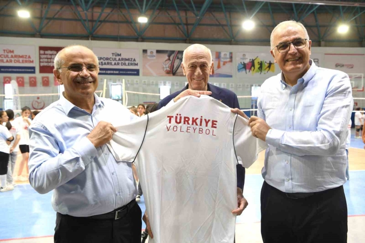 Büyükşehir’den Voleybol Lisesi’ne Arazi Desteği
