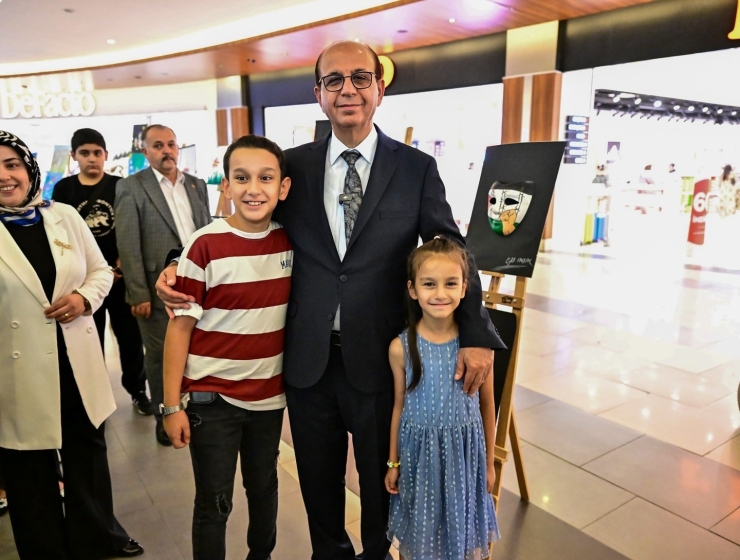 Yeşilyurt’ta Kadınların El Emeği Eserleri Sergilendi