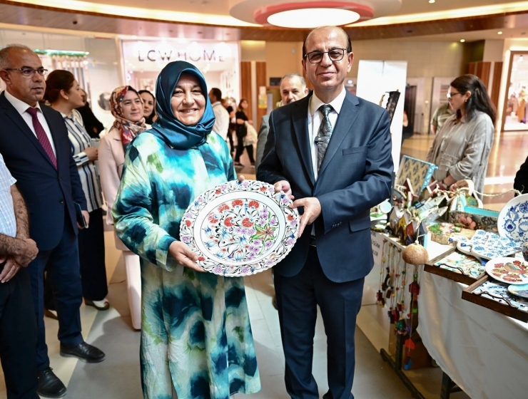 Yeşilyurt’ta Kadınların El Emeği Eserleri Sergilendi