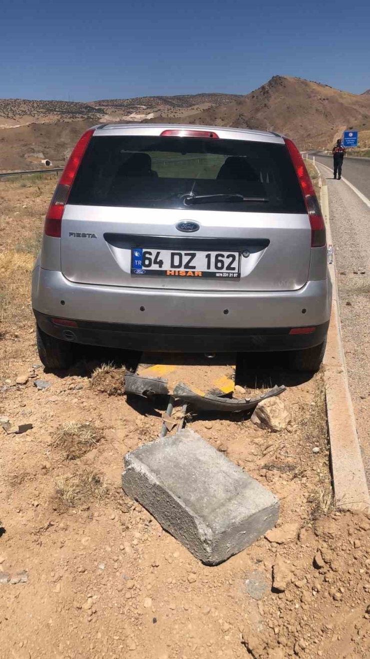 Kontrolden Çıkan Otomobil Orta Refüje Çıktı: 1 Yaralı