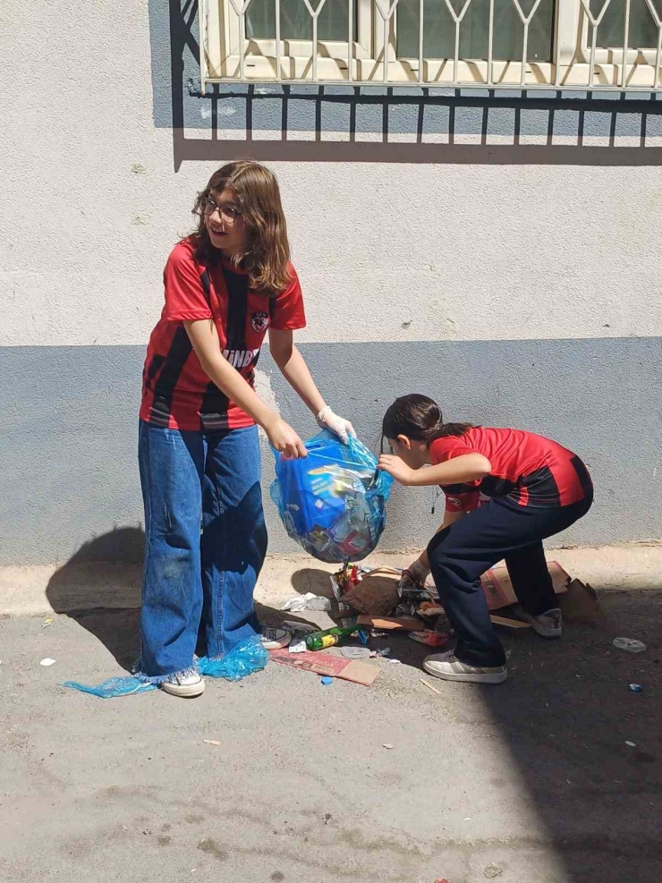 Şahinbeyli Çocuklardan Örnek Davranış