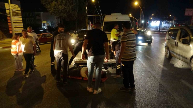 Malatya’da Motokurye Kazada Yaralandı