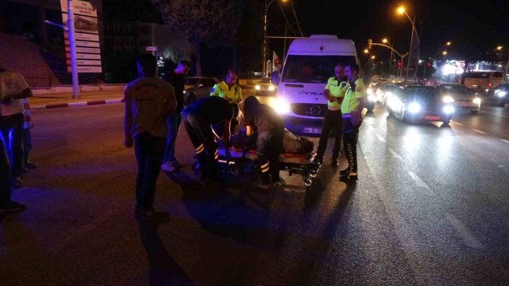 Malatya’da Motokurye Kazada Yaralandı