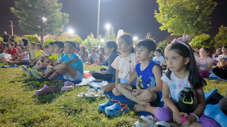 Adıyaman Belediyesinden Açık Hava Sinema Gecesi