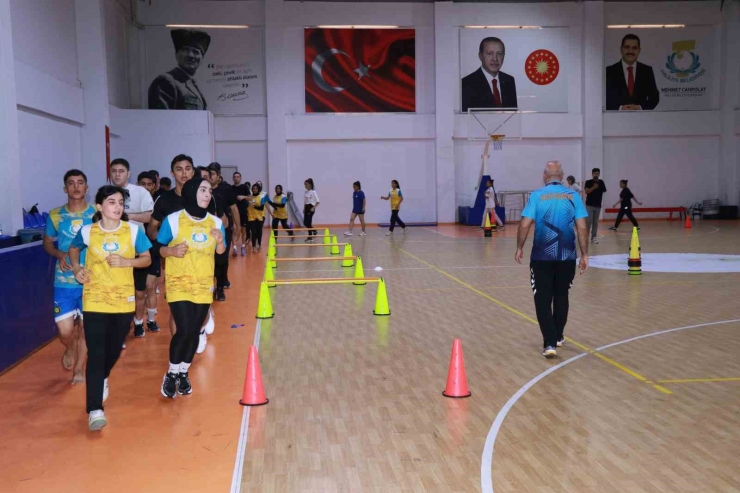Gençler Polis Olmak İçin Haliliye’de Ter Döküyor