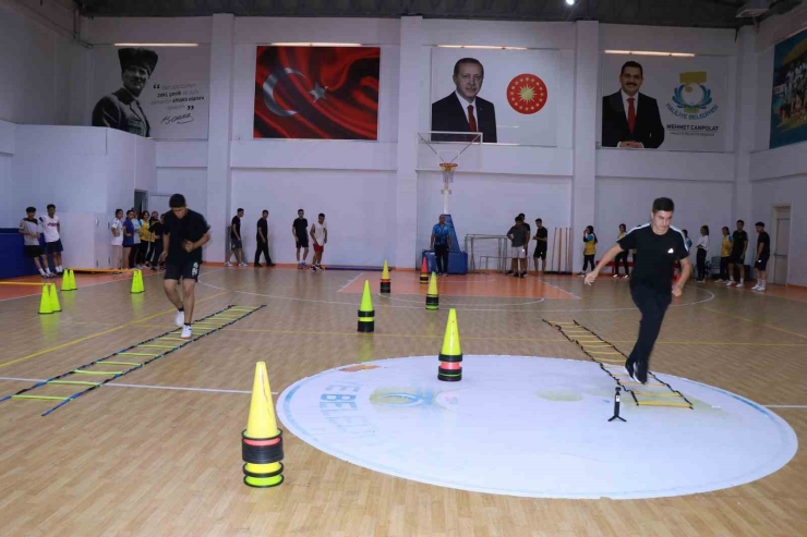 Gençler Polis Olmak İçin Haliliye’de Ter Döküyor