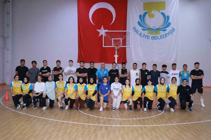 Gençler Polis Olmak İçin Haliliye’de Ter Döküyor