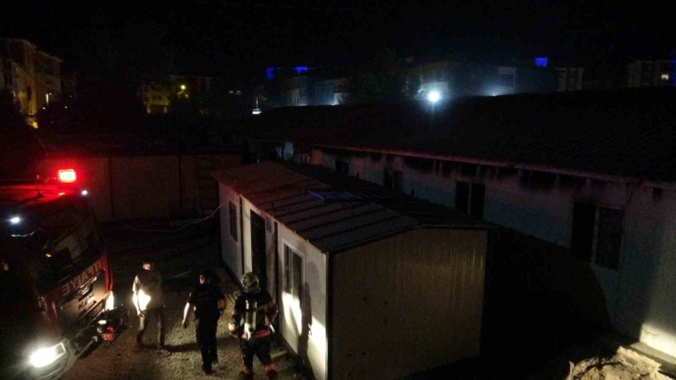Malatya’da Şantiyede Yangın Paniği: Mahalleli Sokağa Döküldü