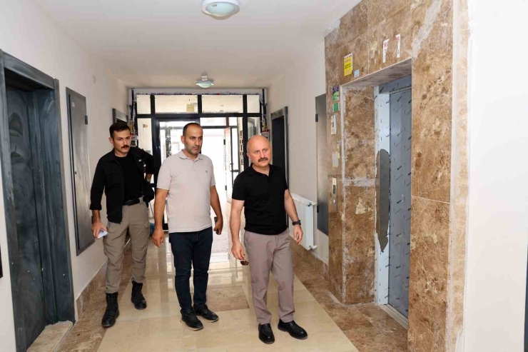 Vali Varol, Örenli Kalıcı Deprem Konutları’nı Denetledi